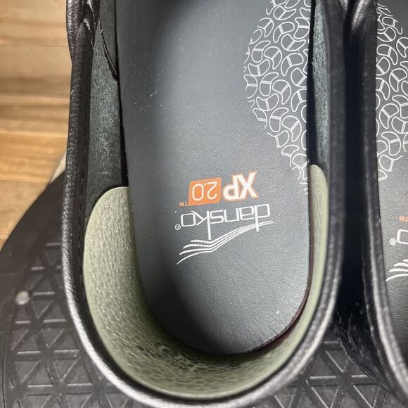 Clarks Womens Size 5.5-6 XP20 Black Embossed Tooled Leather Clog Comfort Shoes - Picture 7 of 10